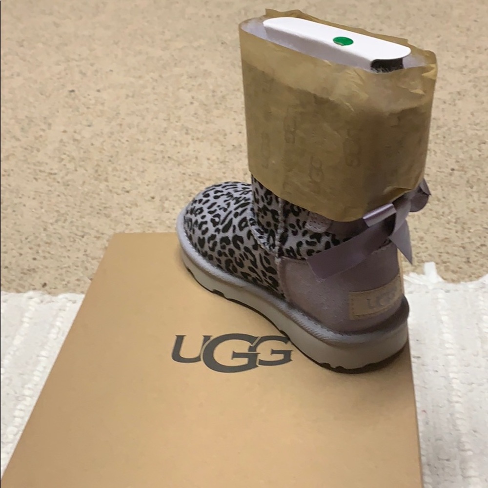 Girl Ugg boots